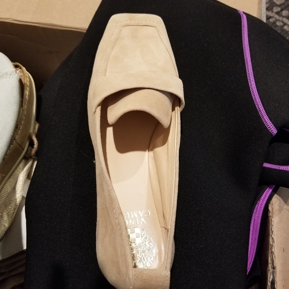 ❌SOLD❌ Vince Camuto Emenlyn Beige Leather Loafer - Picture 2 of 9